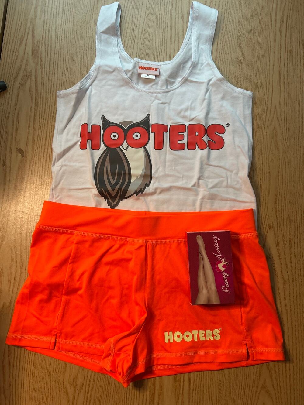 B2 Women's Hooters 3pc Uniform Tank Shorts & Suntan Pantyhose size Medium & D